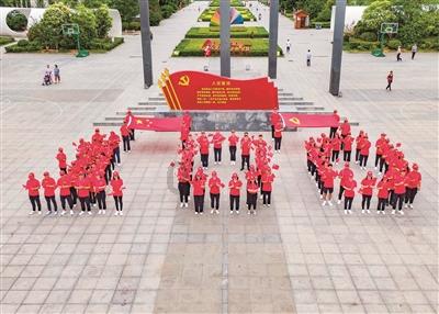 大清第一贪和珅,家中家徒四壁?嘉庆直接下令凿柱子
